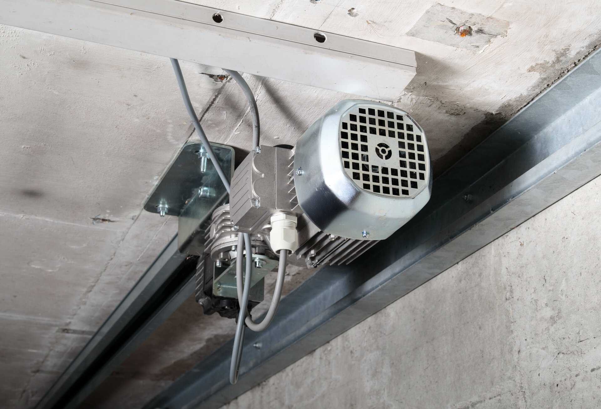 Garage door opener mechanism